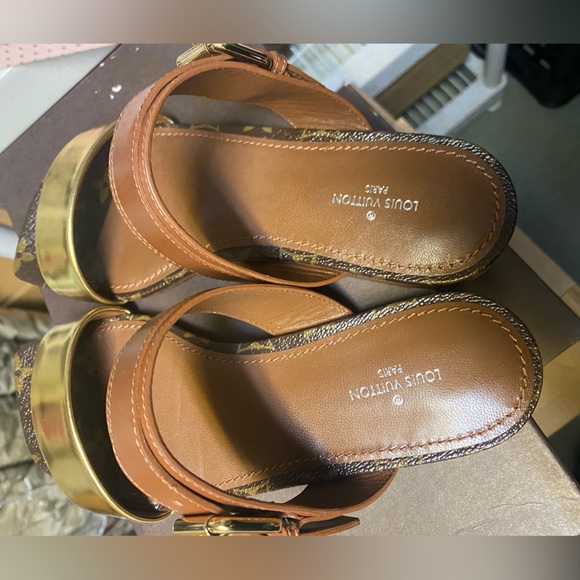 Louis Vuitton Sandal - Picture 2 of 3